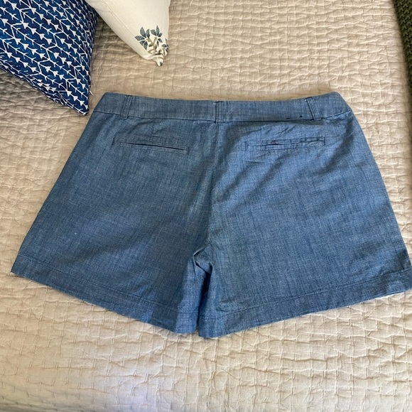 J. Crew Factory Women's 5" Classic
Chambray Shorts Size 10
Medium blue - Picture 3 of 5